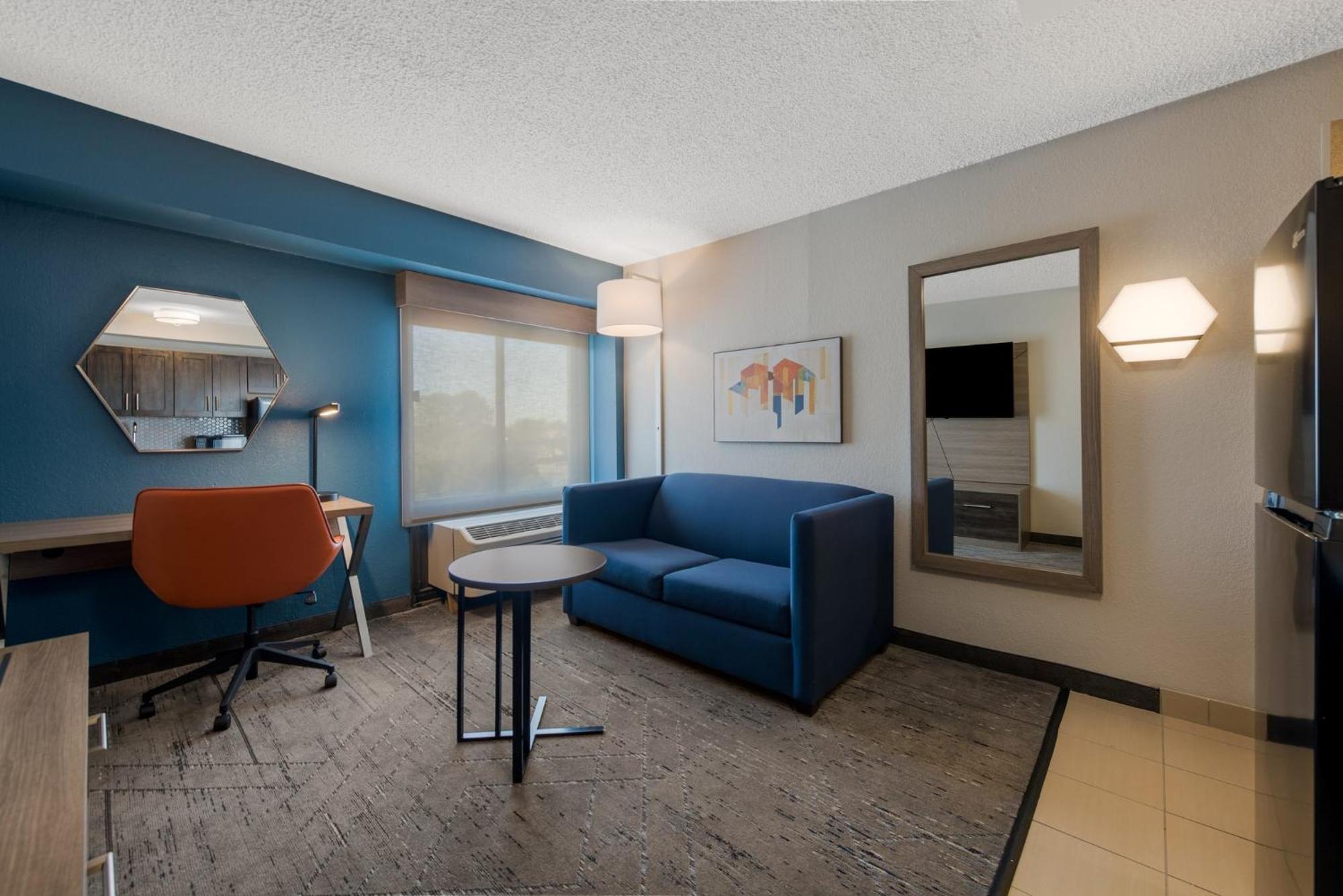Express Hotels- By Ihg Hampton