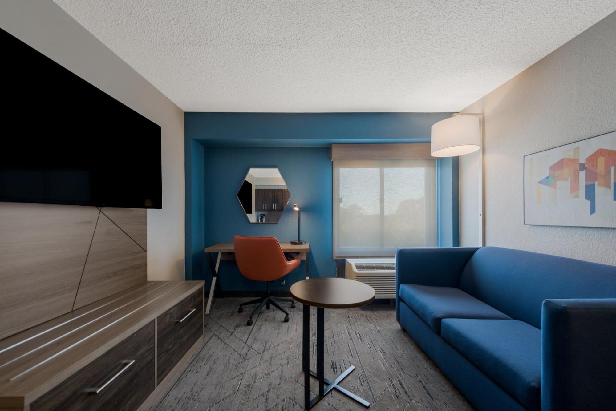 Express Hotels- By Ihg Hotel 2*