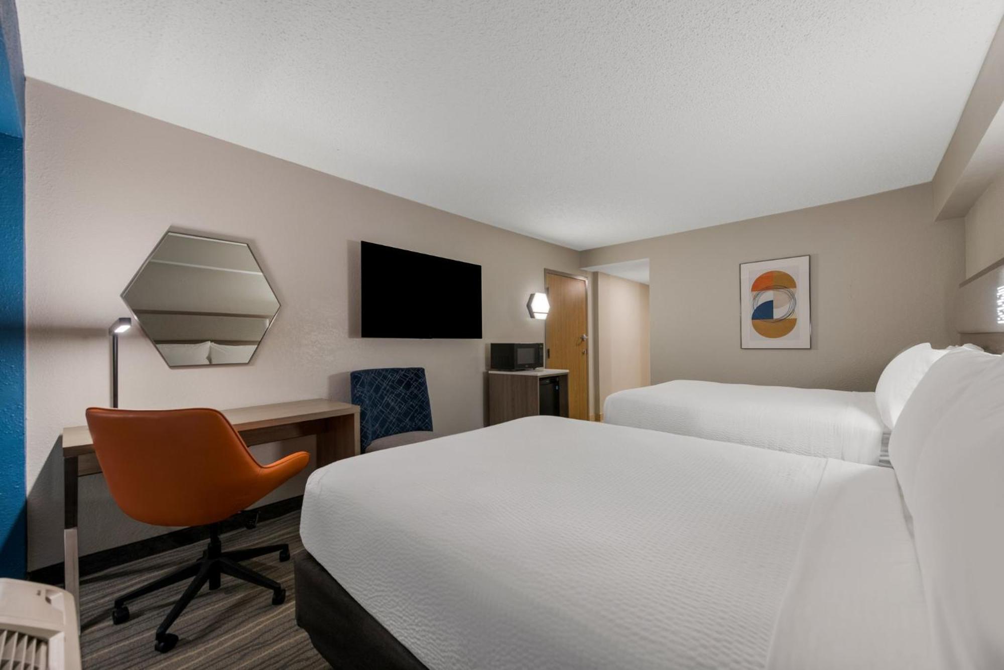 Express Hotels- By Ihg Hampton