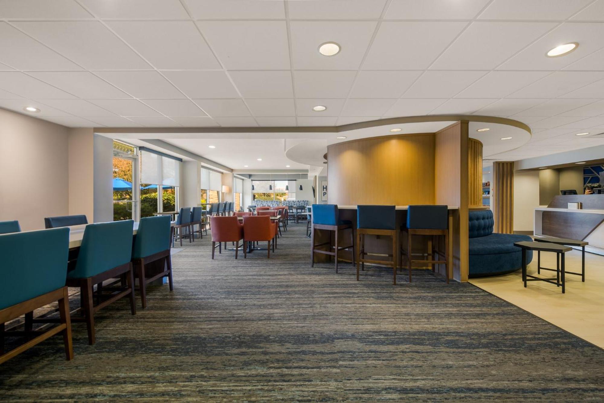 Express Hotels- By Ihg Hotel