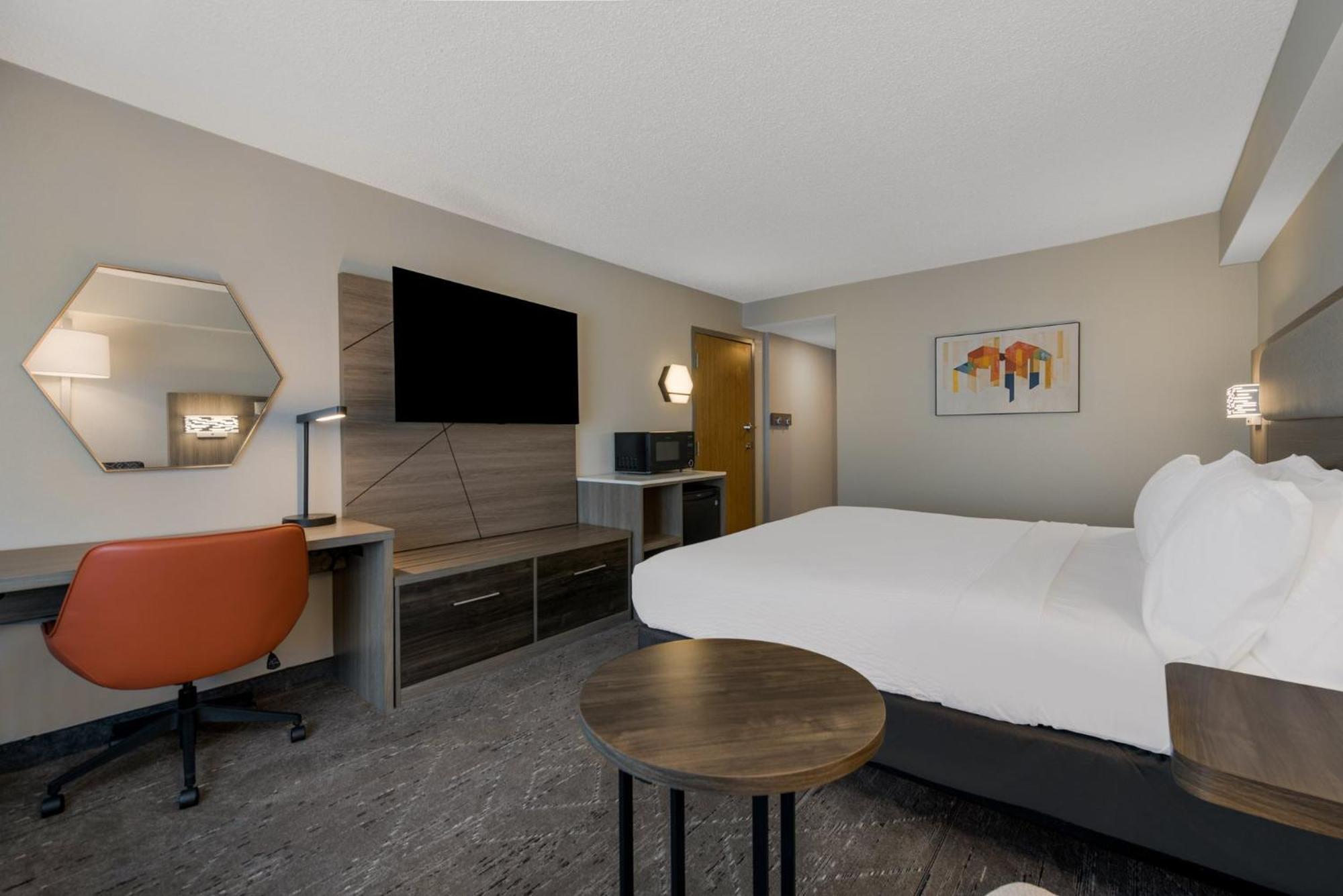 Express Hotels- By Ihg 2* Hampton
