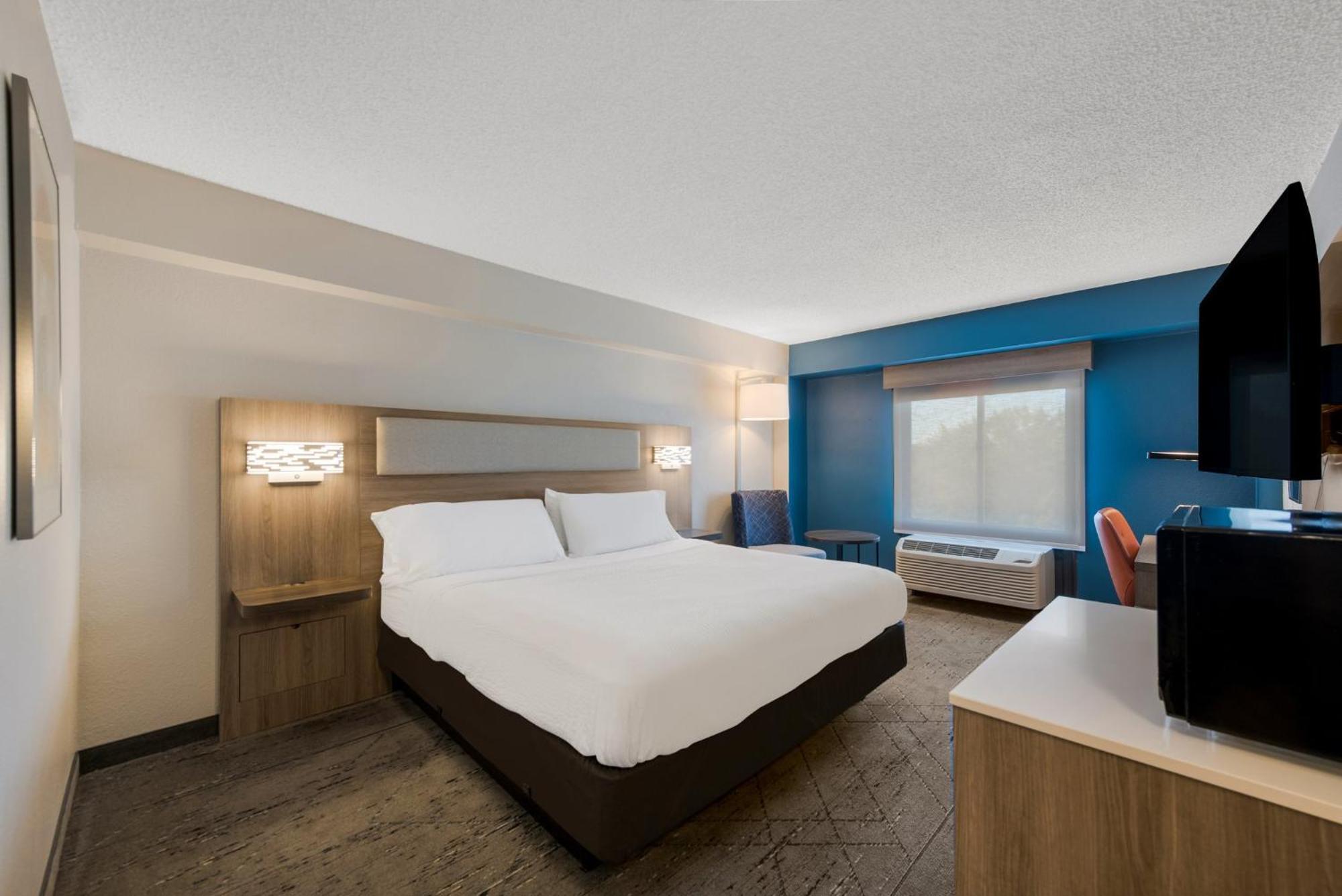 Express Hotels- By Ihg Hampton