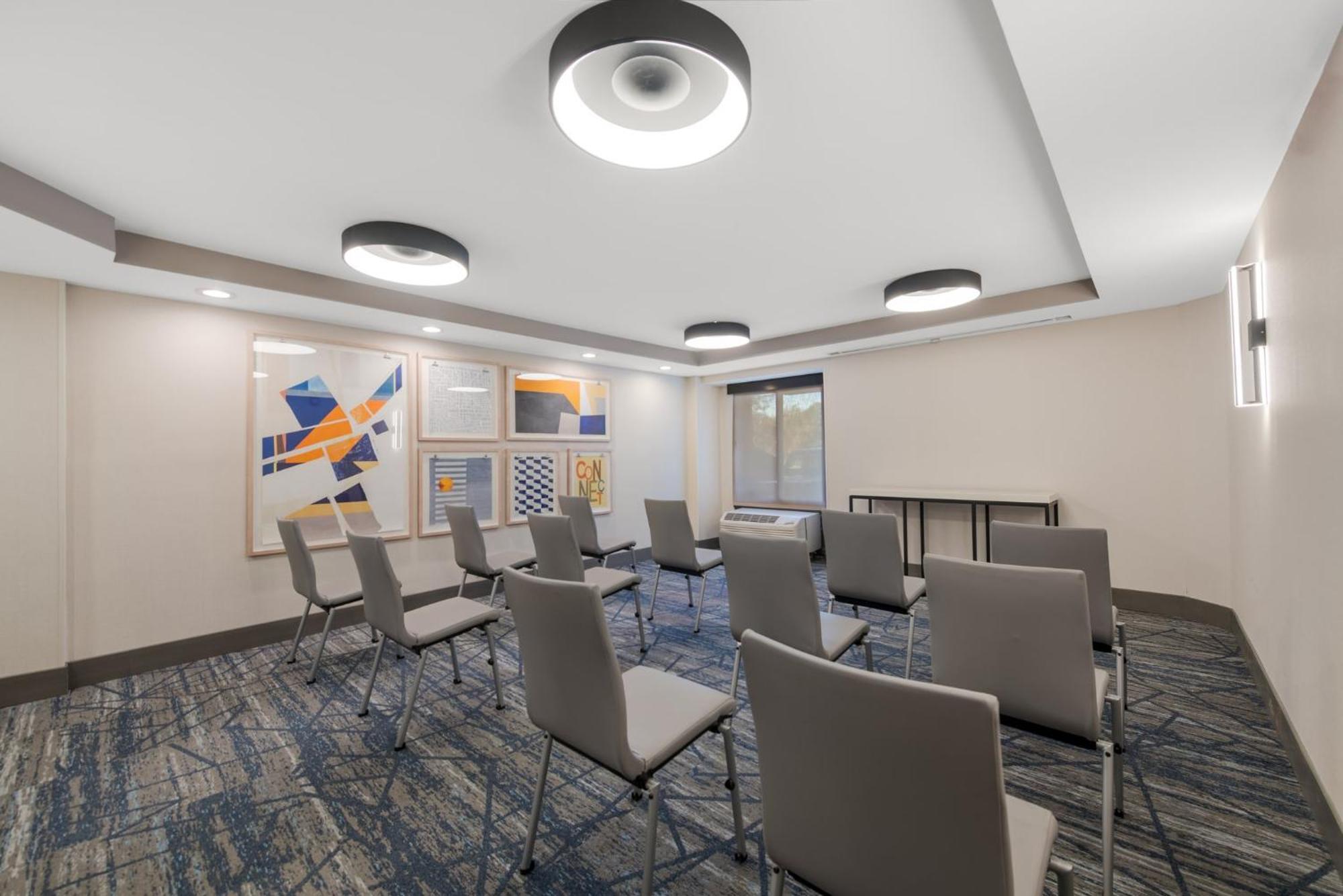 Hotel Express Hotels- By Ihg 2*