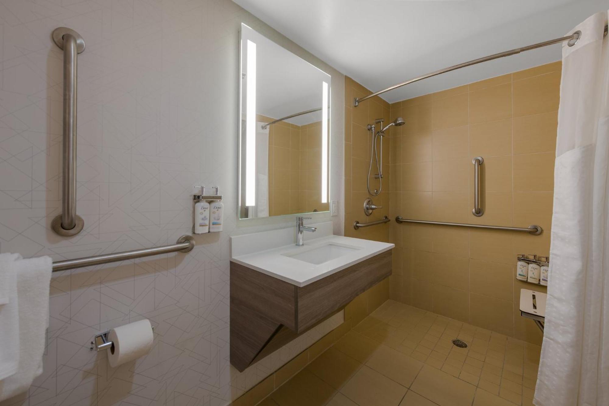 Express Hotels- By Ihg 2* Hampton