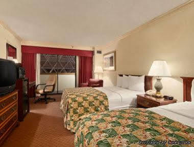Express Hotels- By Ihg Hotel