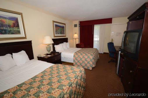 Express Hotels- By Ihg Hotel